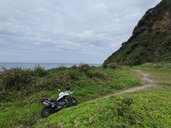 Tiger 900+深澳火成岩沙灘秘境+陰陽海+沒開的水湳洞