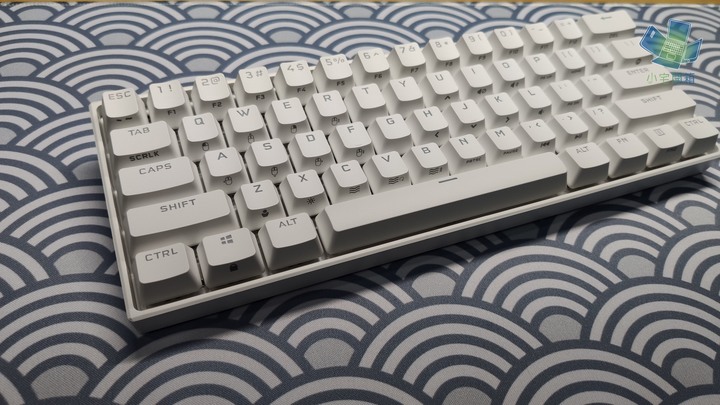 點我看大圖 【小宅開箱】CORSAIR K65 RGB Mini White 簡約帥氣的白色迷你機械鍵盤,質感UpUpUp!