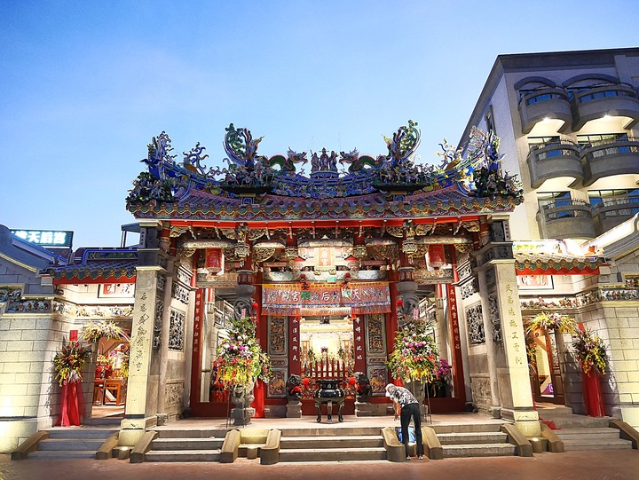 旗津天后宮｜高雄港旗鼓渡輪 — 打狗第一座媽祖廟，348歲重啟廟門，外掛旗鼓渡輪暮色