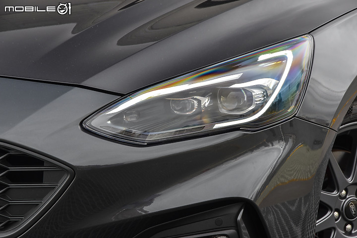 心靈馬力的對決!Ford Focus 四門ST-Line Lommel X VS. Toyota Corolla Altis Hybrid GR Sport!