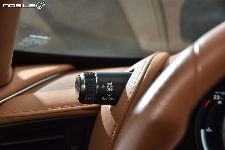 Lexus LC 500 Convertible試駕|極其優雅卻又充滿動感魅力!