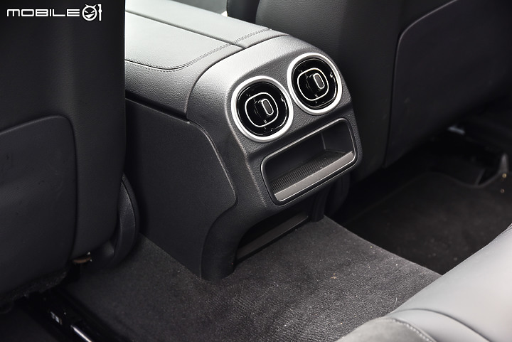 車主來開箱｜Mercedes-Benz New C300試駕｜動力、科技、顏值一次滿足！
