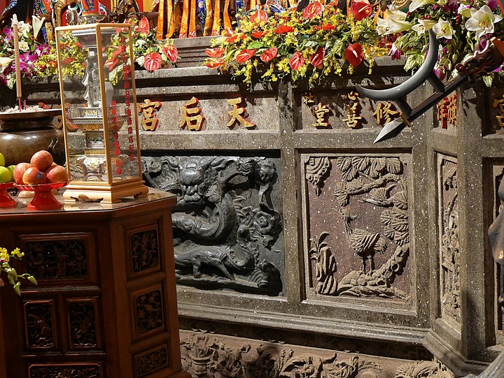 旗津天后宮｜高雄港旗鼓渡輪 — 打狗第一座媽祖廟，348歲重啟廟門，外掛旗鼓渡輪暮色