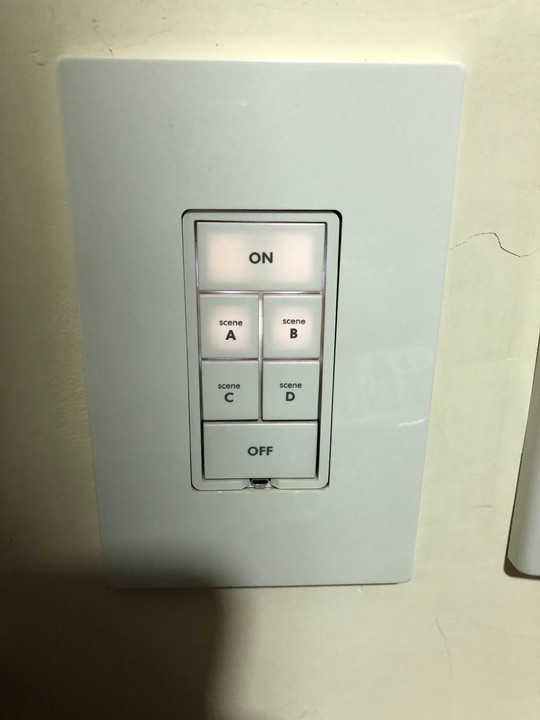 前屋主留下的電燈智慧開關，有規定要安裝什麼燈才能正常運作嗎？