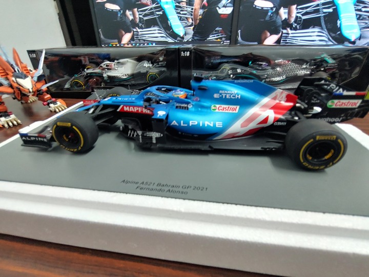 [開箱]1/18 SPARK ALPINE F1  TEAM  A521 FERNANDO ALONSO 2021
