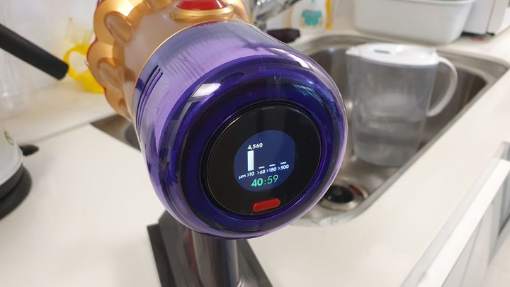Dyson V12 Detect™ Absolute Extra 《髒污無所遁形有如光劍般犀利的吸塵器》