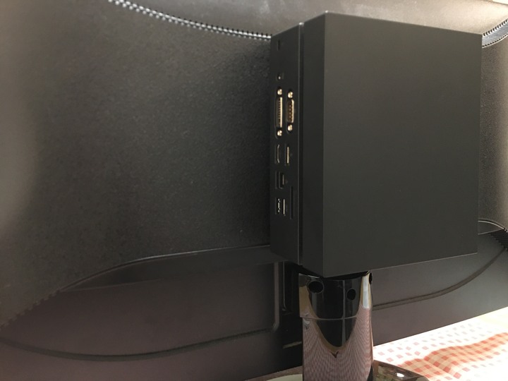 [輕開箱] 華碩迷你電腦結合螢幕當做AIO