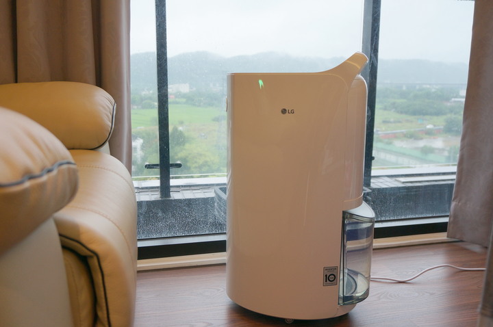 【除濕機評測】低調美型簡約，打造低敏舒適環境的好幫手!  LG PuriCare變頻除濕機 (MD181QWK1)