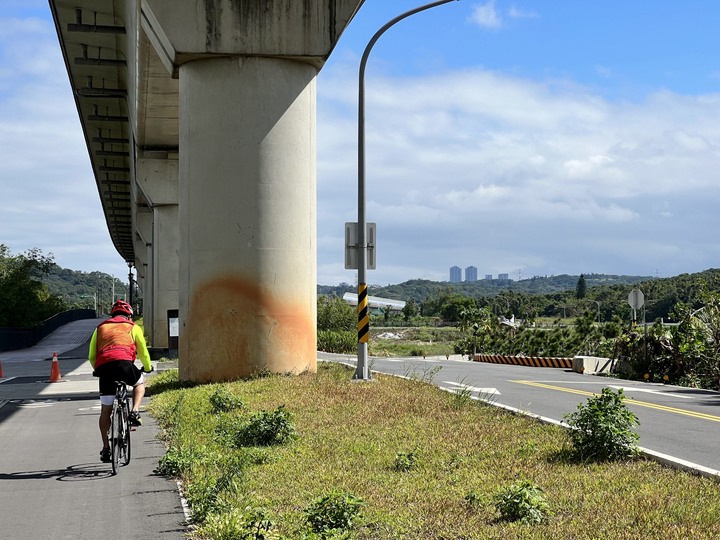 秋風送爽,沿著田園景觀大道踩訪坑子溪及楓樹坑,享受一日農村漫騎之旅