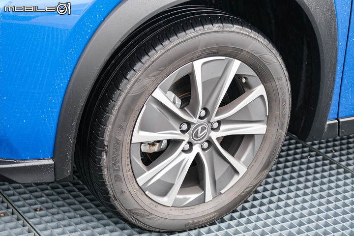 Lexus UX300e 試駕|更親民、高質感的豪華純電小休旅!