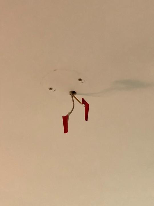前屋主留下的電燈智慧開關，有規定要安裝什麼燈才能正常運作嗎？
