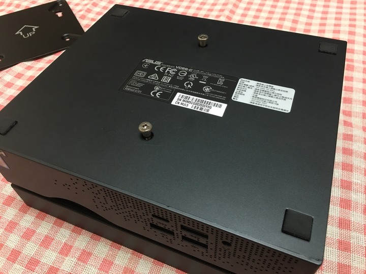 [輕開箱] 華碩迷你電腦結合螢幕當做AIO