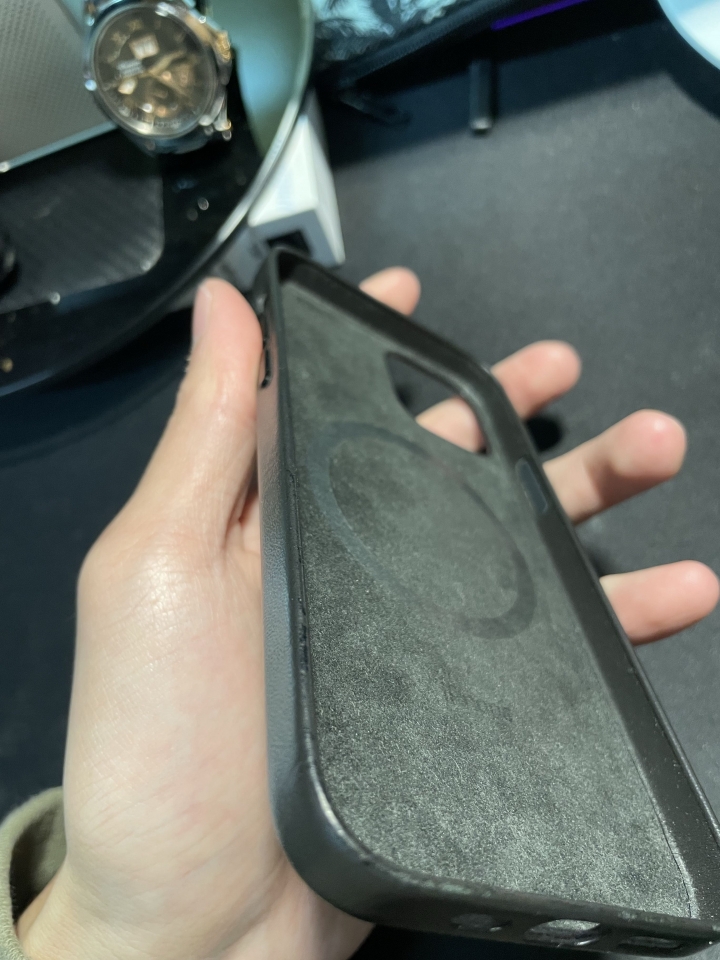 用了8個月的原廠皮革殼現況