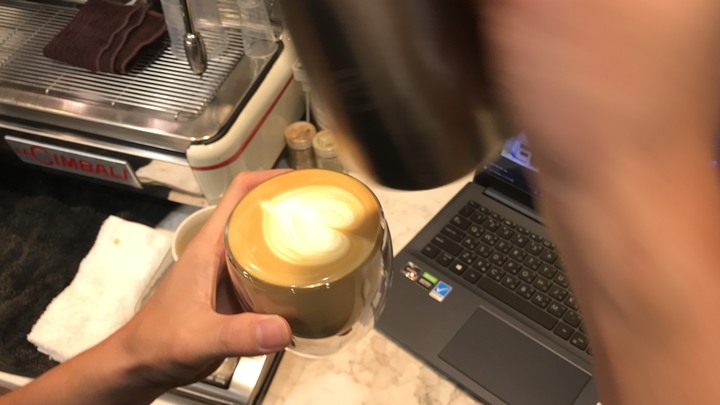 點我看大圖 M3500與拿鐵咖啡濃醇開箱,不同領域相同的創作者精神