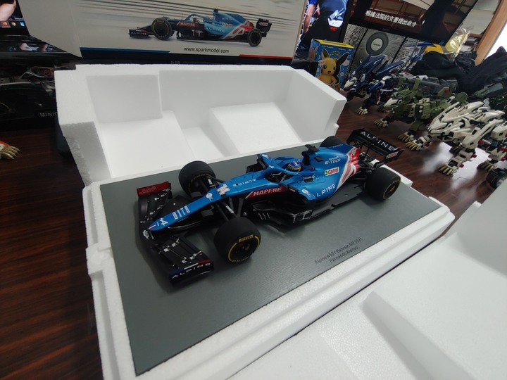 [開箱]1/18 SPARK ALPINE F1  TEAM  A521 FERNANDO ALONSO 2021