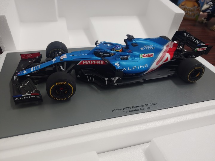 [開箱]1/18 SPARK ALPINE F1  TEAM  A521 FERNANDO ALONSO 2021