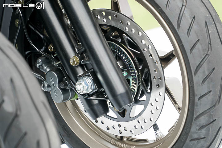 【採訪】導入 TCS 還配電動風鏡！KYMCO 超級跑旅 AK550 大改款 AK550 ST 正式發表！三輪重機 CV3 同場展出！