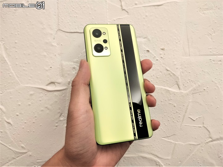[開箱] 年末CP話題機試玩，Realme GT Neo2 務實好機