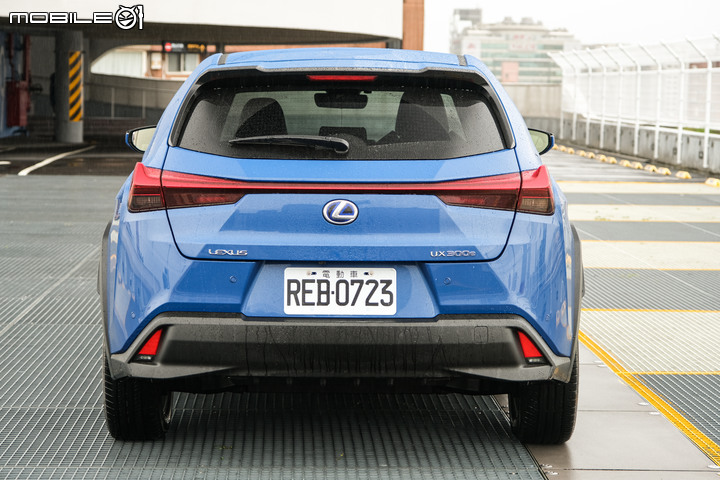 Lexus UX300e 試駕|更親民、高質感的豪華純電小休旅!