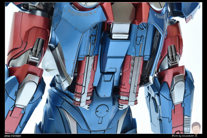 【開箱】行動軍火庫 ~ Hot Toys - 終局之戰 鋼鐵愛國者