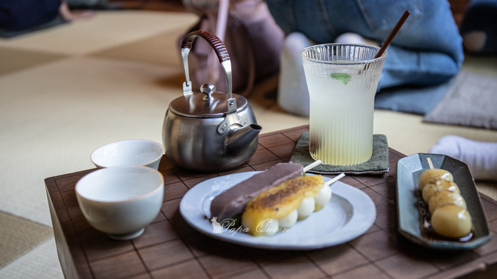 小巷弄的老宅 ,老宅裡的日式塌塌米-吃著現烤的麻糬糰子 內用開放