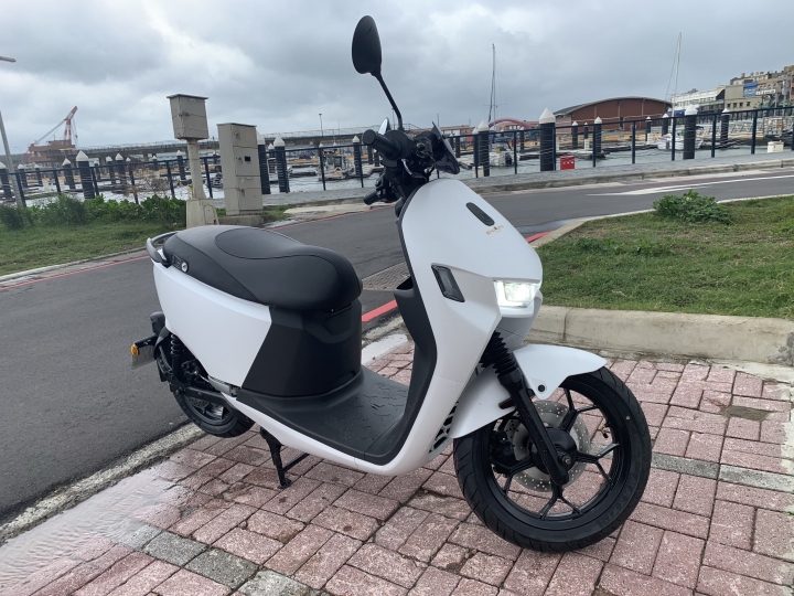 白 AI-1 sport 入手