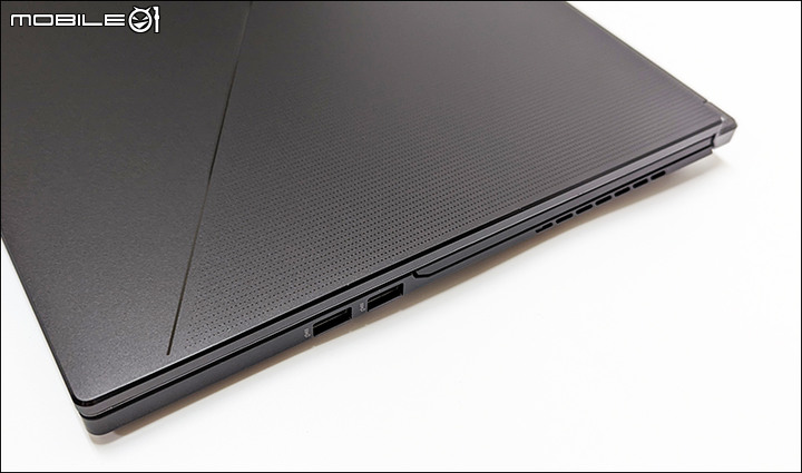 點我看大圖 快速開箱:ROG Zephyrus S17 GX703HR