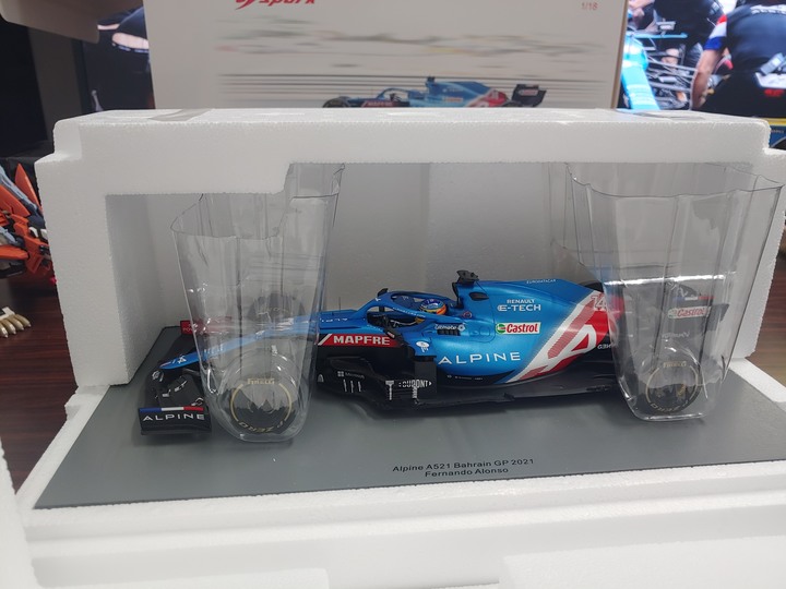 [開箱]1/18 SPARK ALPINE F1  TEAM  A521 FERNANDO ALONSO 2021