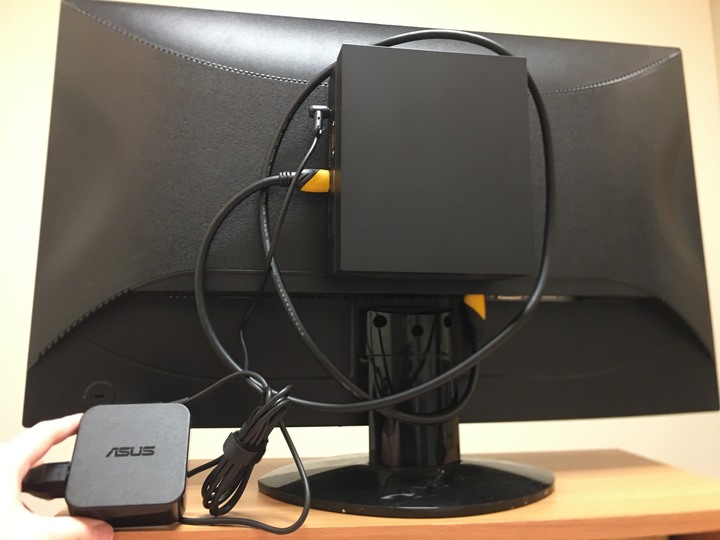 [輕開箱] 華碩迷你電腦結合螢幕當做AIO
