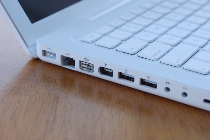 2021 Suface Laptop SE 致敬 MacBook 2009 的設計