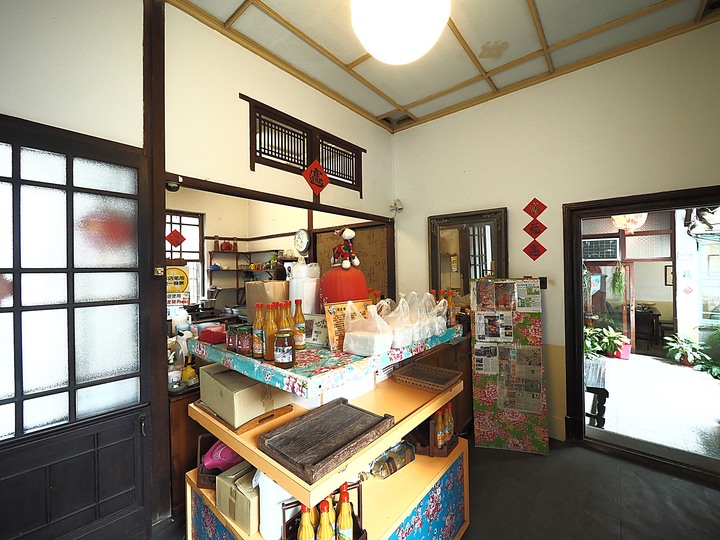 新埔 味衛佳柿餅觀光農場|桂花園人文餐館|新埔老街散策〔劉氏家廟、新埔潘屋、螃蟹穴洗衫窟、朱氏家廟〕