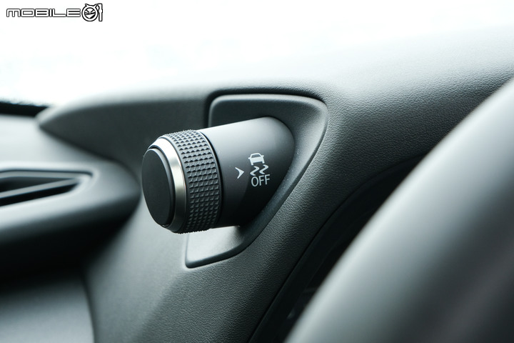 Lexus UX300e 試駕|更親民、高質感的豪華純電小休旅!