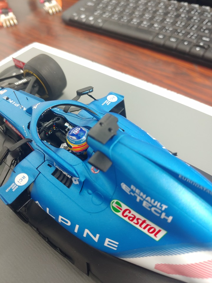 [開箱]1/18 SPARK ALPINE F1  TEAM  A521 FERNANDO ALONSO 2021