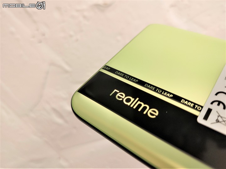 [開箱] 年末CP話題機試玩，Realme GT Neo2 務實好機
