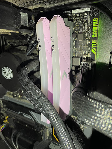 點我看大圖 開箱評測 XLR8 RGB DDR4 3600MHz 8GBX2