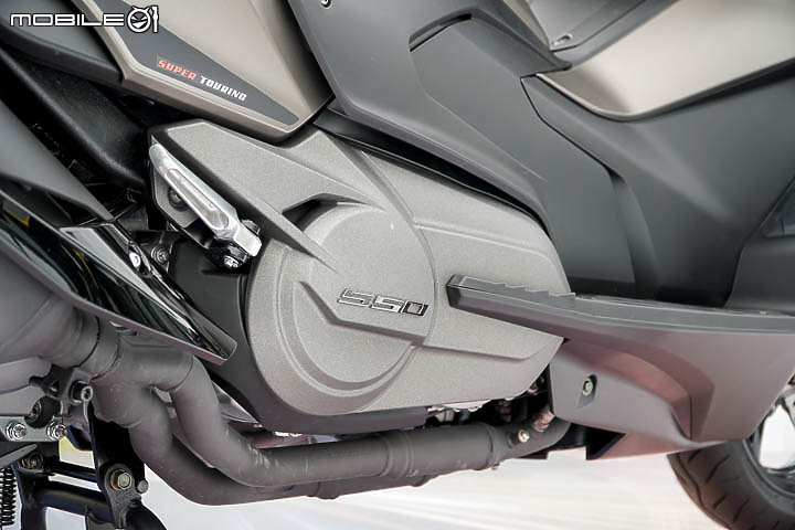 【採訪】導入 TCS 還配電動風鏡！KYMCO 超級跑旅 AK550 大改款 AK550 ST 正式發表！三輪重機 CV3 同場展出！
