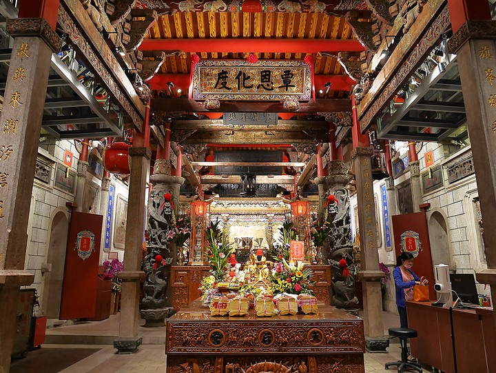 旗津天后宮｜高雄港旗鼓渡輪 — 打狗第一座媽祖廟，348歲重啟廟門，外掛旗鼓渡輪暮色