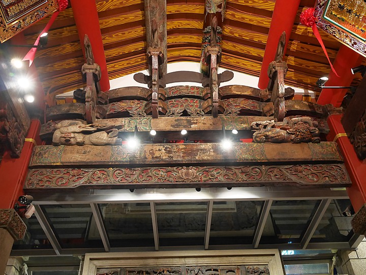 旗津天后宮｜高雄港旗鼓渡輪 — 打狗第一座媽祖廟，348歲重啟廟門，外掛旗鼓渡輪暮色