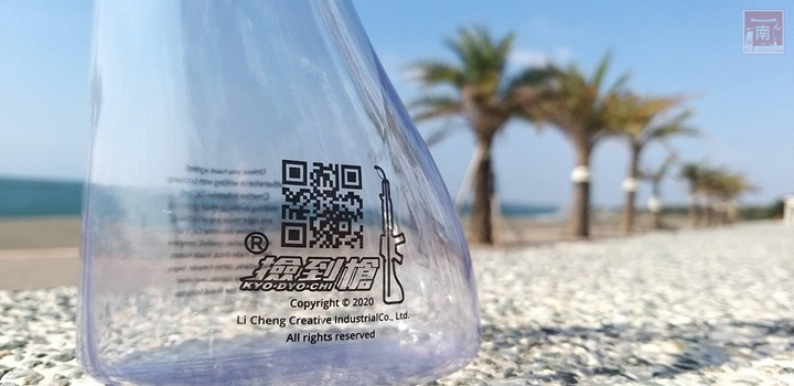 【臺南美食】是飲料店也是文創品｜台南獨家在地味飲料瓶｜繽紛聖誕瓶很應景｜雷神鐵鎚再加碼粉紅和藍色~~朕心加加