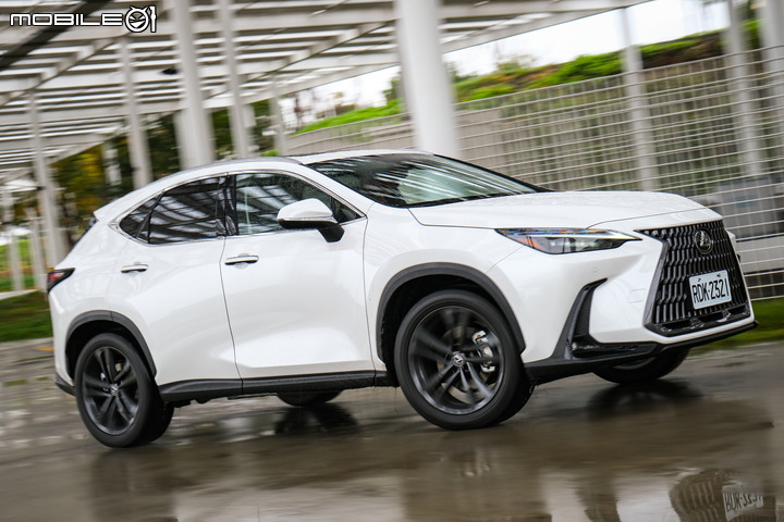 Lexus大改款NX350h試駕|除了是銷售冠軍傳人,還有更多你不知道的事