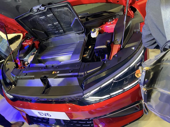點我看大圖 KIA品牌大變身,EV6 電動車感覺滿值得期待?!