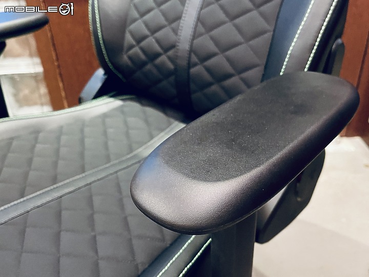 電腦人生中的好伴侶 - Razer Enki 電競椅 開箱&使用分享