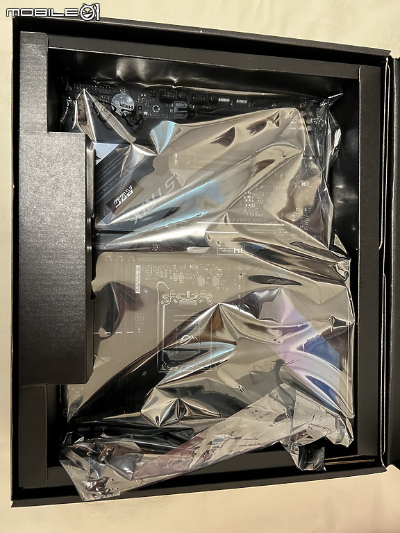 點我看大圖 ROG STRIX 系列攻頂 Z690-E GAMING WiFi 簡單開箱