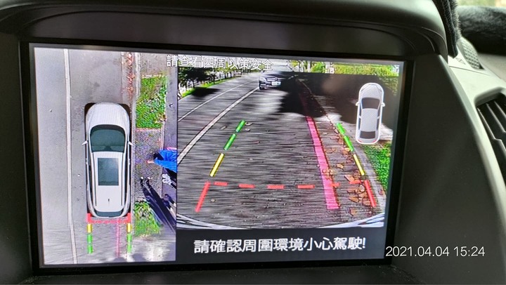 點我看大圖 這倒車顯影品質會不會太精彩了