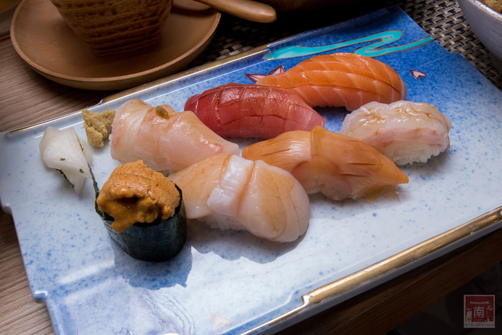 【臺南美食】必嘗特級海鮮丼｜生魚握壽司｜日本進口海味海膽｜職人精神新鮮上桌｜日本料理推薦｜嚴選新鮮漁獲｜無菜單料理~~鮨瑀壽司