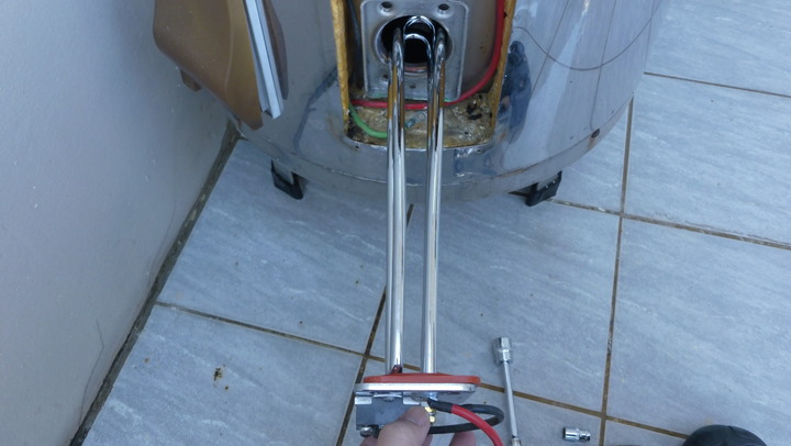儲熱型電熱水器電熱棒DIY更換