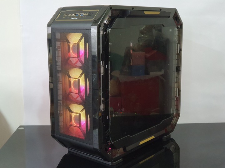 想玩機殼還是被機殼玩，InWin Airforce 魅影黑 組裝式機殼開箱試用