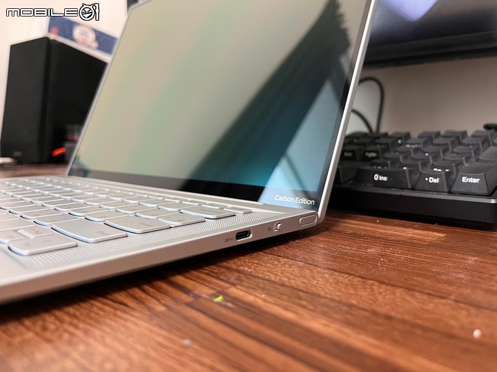 點我看大圖 簡單開箱、心得 Lenovo YOGA Slim 7 Carbon 14 AMD款