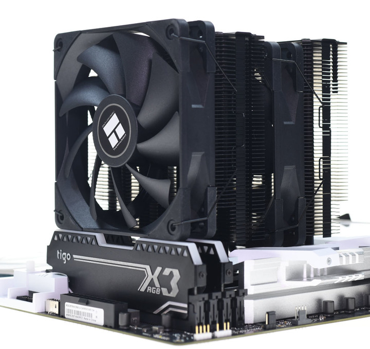 THERMALRIGHT PEERLESS ASSASSIN 120 BLACK散熱器簡介及測試