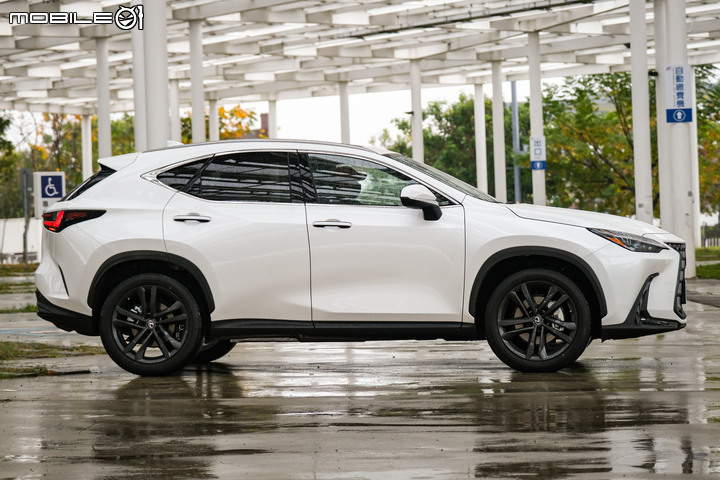 Lexus大改款NX350h試駕|除了是銷售冠軍傳人,還有更多你不知道的事